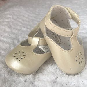 Mayoral cream infant shoes